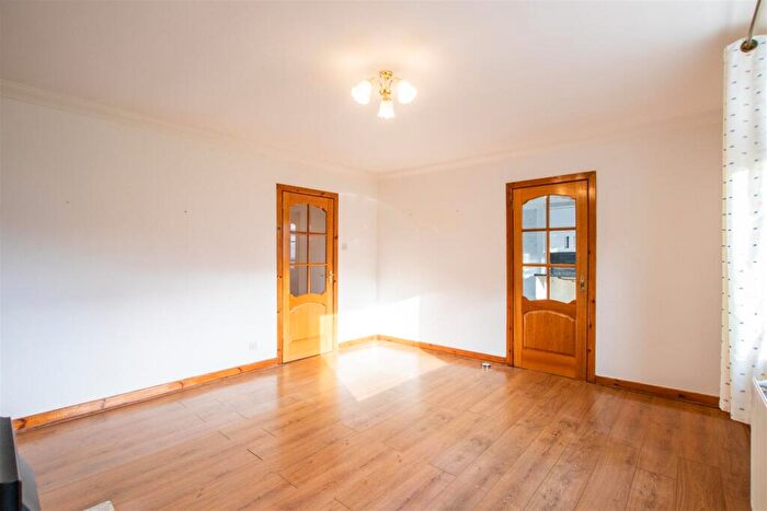 3 Bedroom Semi-Detached House For Sale In Lomond Drive, Wishaw, ML2