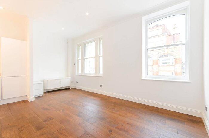 2 Bedroom Flat To Rent In Ludgate Square, City, London, EC4M