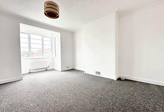 2 Bedroom Flat To Rent In Chichester Drive East, Saltdean, Brighton, BN2