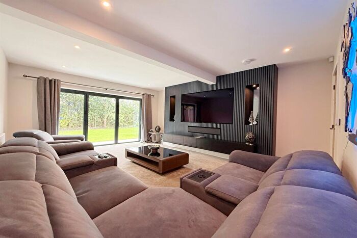 5 Bedroom Detached House For Sale In Victoria Way, Bramhall, SK7
