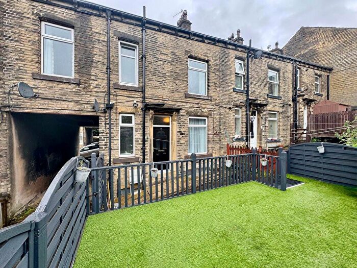 2 Bedroom Terraced House For Sale In Dean Street, West Vale, HX4