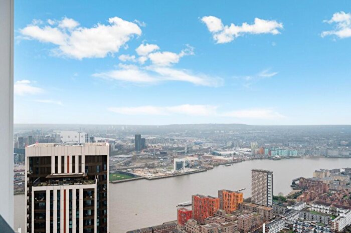 2 Bedroom Flat To Rent In Marsh Wall, London, E14