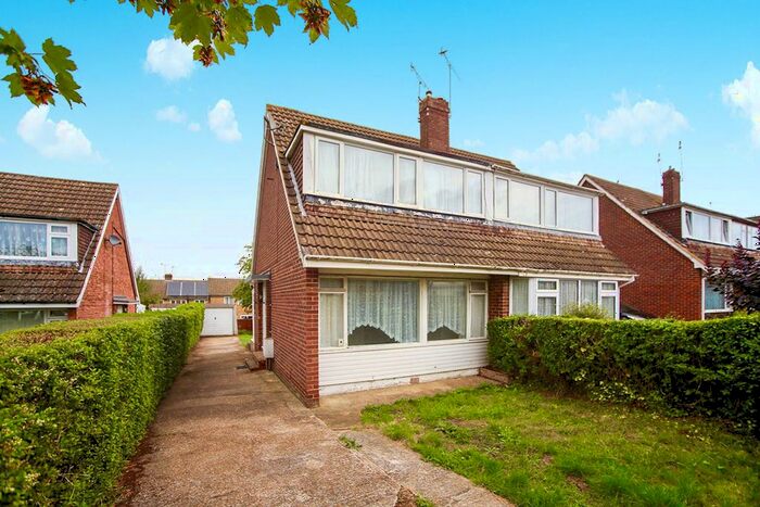 3 Bedroom Semi-Detached House To Rent In Farm Close, Ashford, Kent, TN23