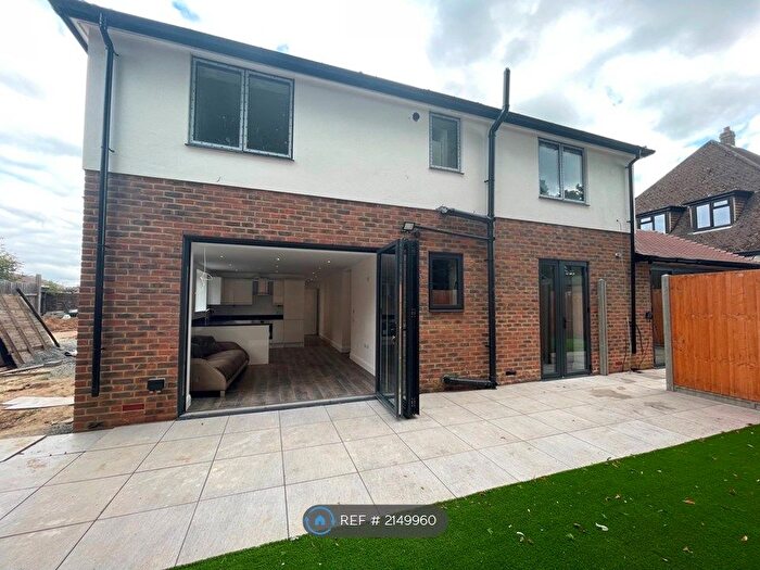 3 Bedroom Flat To Rent In Warham Road, South Croydon, CR2