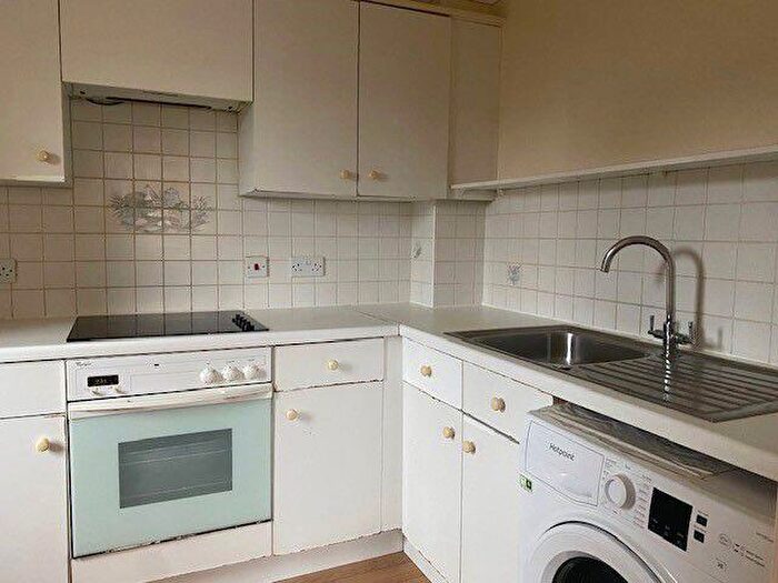 1 Bedroom Apartment For Sale In Cameron Square, Mitcham, Surrey, CR4