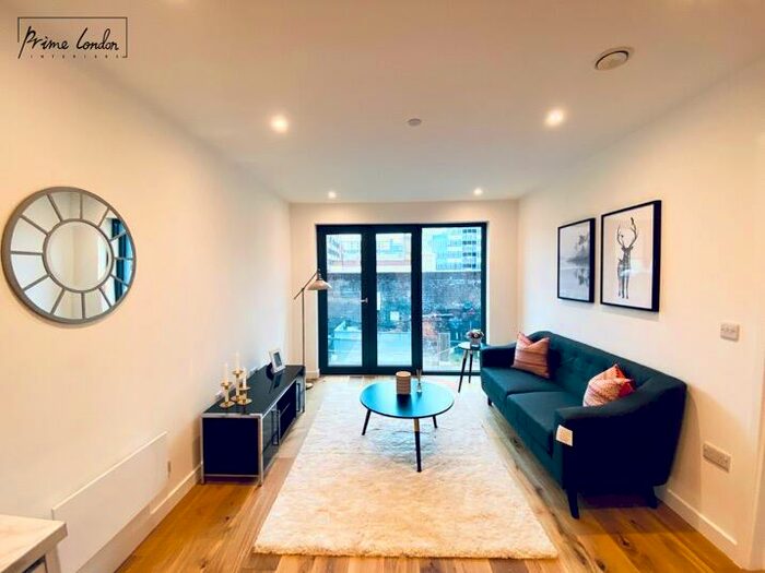 1 Bedroom Flat To Rent In Axium, Windmill Street, Birmingham, B1