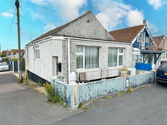 3 Bedroom Bungalow For Sale In Brooklands, Jaywick, Clacton-on-Sea, CO15