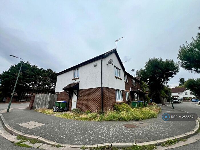 3 Bedroom End Of Terrace House To Rent In Manordene Road, London, SE28