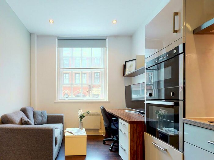 Apartment To Rent In Apt, Park Square Residence #, LS1