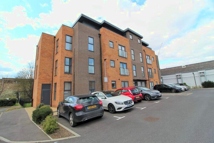 2 Bedroom Flat To Rent In Albion Court, Ebberns Road, Hemel Hempstead, Hertfordshire, HP3