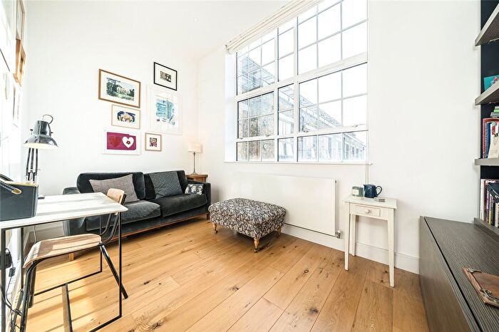 Studio To Rent In Clapham Road, London, SW9