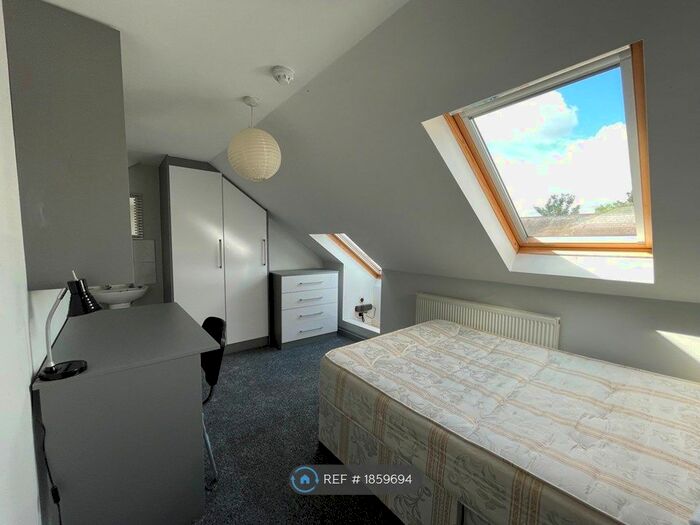 6 Bedroom Terraced House To Rent In Donnington Road, Reading, RG1