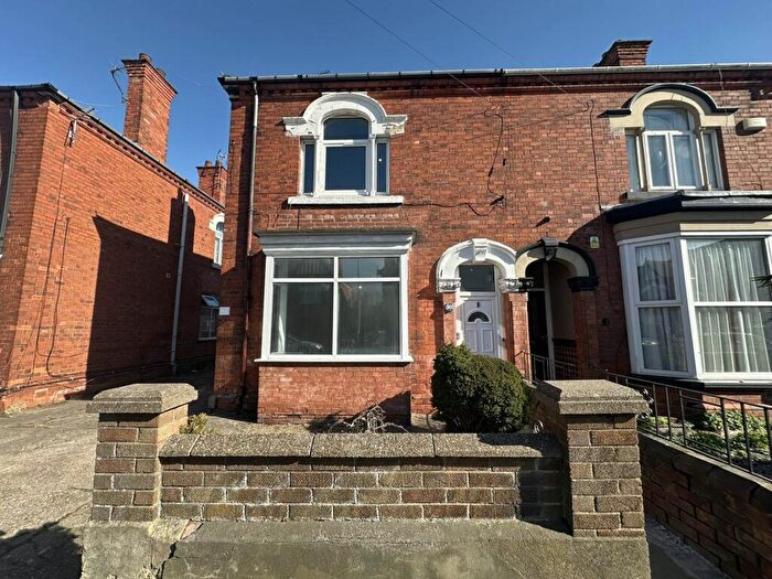 2 Bedroom Flat To Rent In Hainton Avenue, Grimsby, DN32