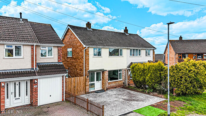 3 Bedroom Semi-Detached House For Sale In Hanbury Road, Tamworth, Staffordshire, B77