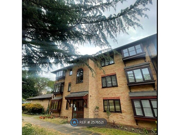 2 Bedroom Flat To Rent In Hallingbury Court, London, E17