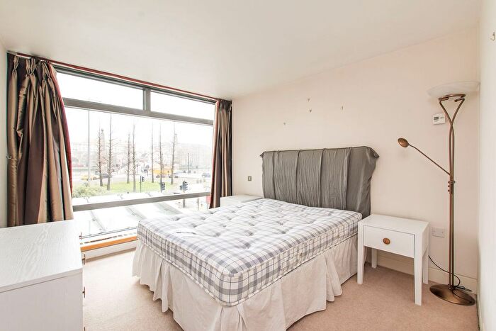 2 Bedroom Flat To Rent In Albert Embankment, Waterloo, London, SE1