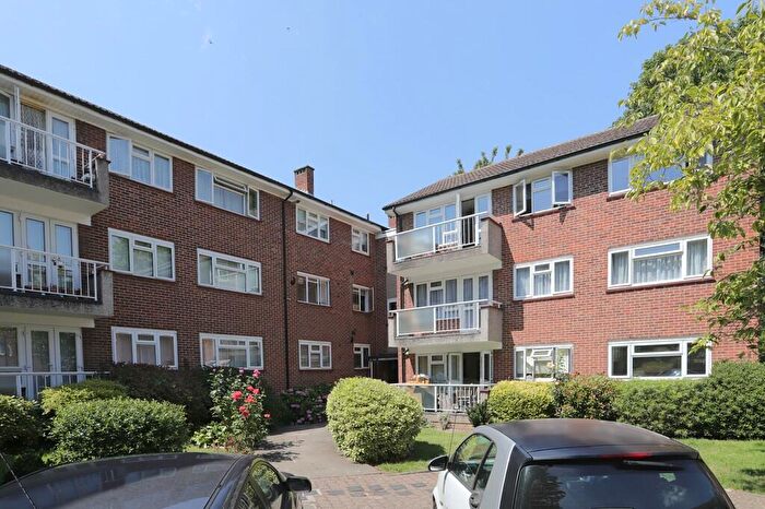 2 Bedroom Apartment For Sale In Springbank, Winchmore Hill, N21