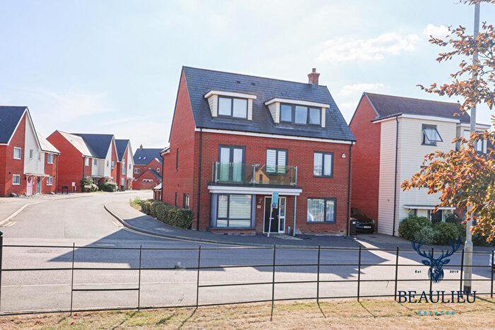 5 Bedroom Detached House For Sale In Brassie Wood, Channels, CM3