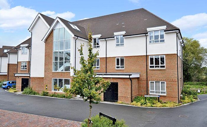2 Bedroom Apartment To Rent In Weyview Gardens, Godalming, GU7