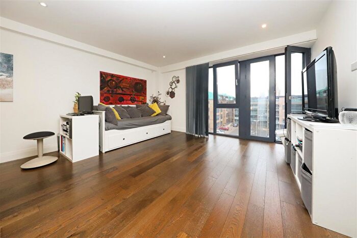 1 Bedroom Flat For Sale In Jessop Court, Brindley Place, UB8
