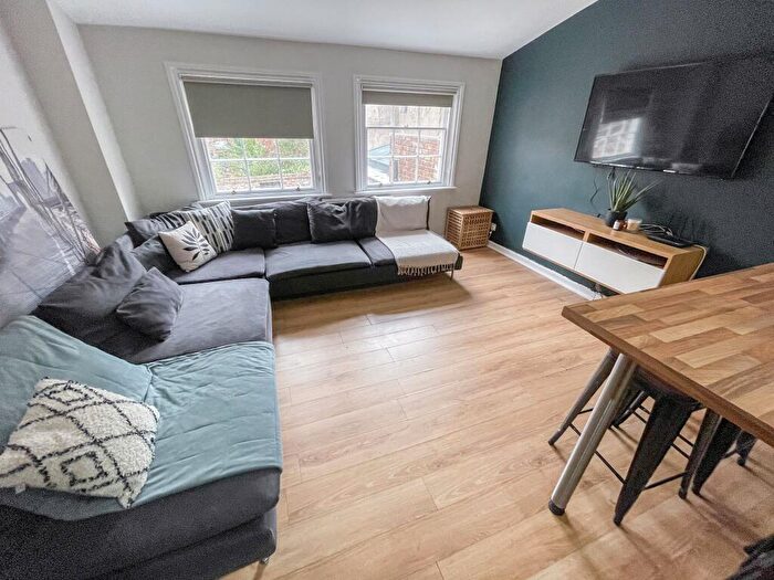 5 Bedroom House To Rent In Mount Pleasant, L3