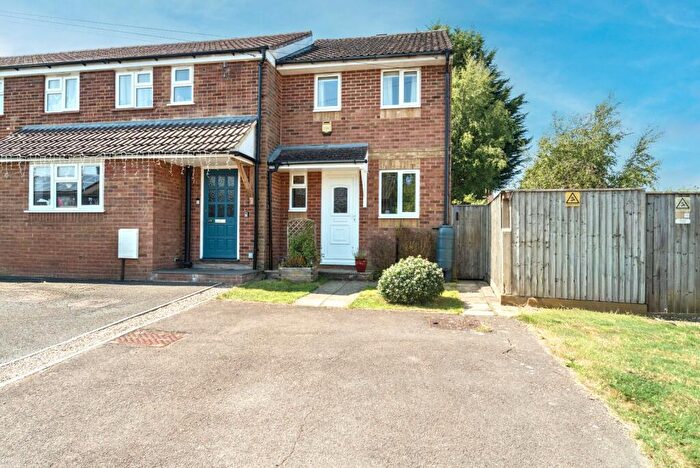 2 Bedroom End Of Terrace House For Sale In Rickyard, Guildford, GU2