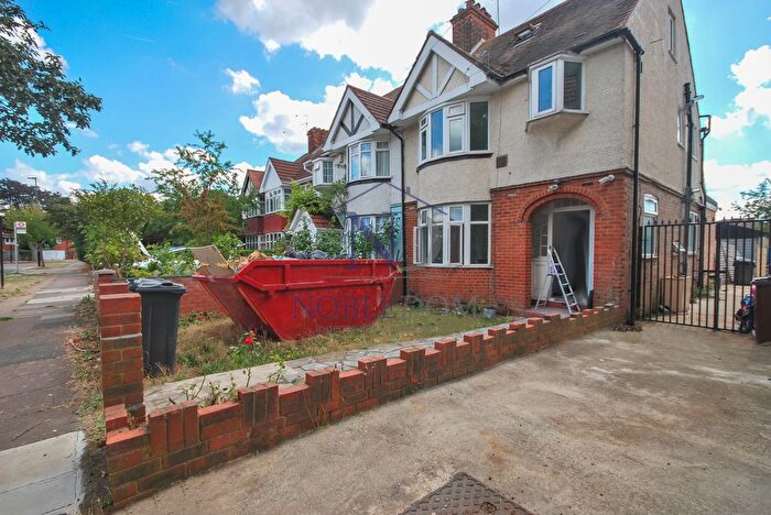 4 Bedroom Semi-Detached House To Rent In Hounslow, TW3