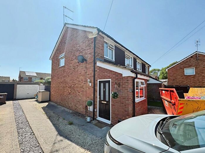 3 Bedroom Semi-Detached House For Sale In Neyland Drive, Aylesbury, Buckinghamshire, HP19