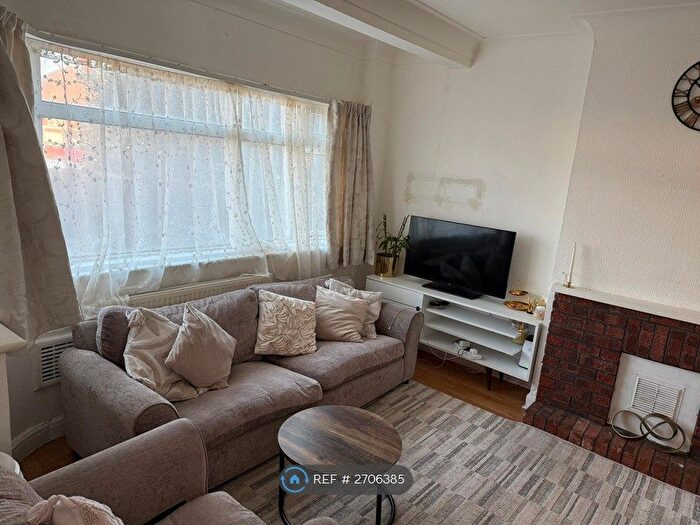 2 Bedroom Flat To Rent In Beechwood Gardens, London, NW10