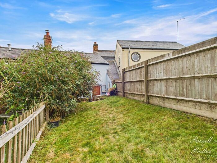 2 Bedroom Cottage For Sale In Gawcott Road, Buckingham, MK18