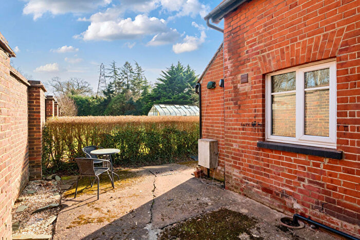 2 Bedroom Detached House To Rent In Leatherhead Road, Oxshott, KT22