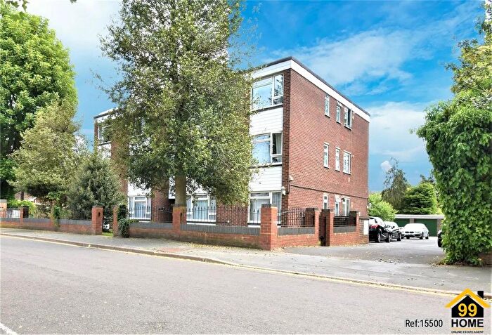 3 Bedroom Flat To Rent In Stratford Lodge, Watford, Reino Unido, WD17
