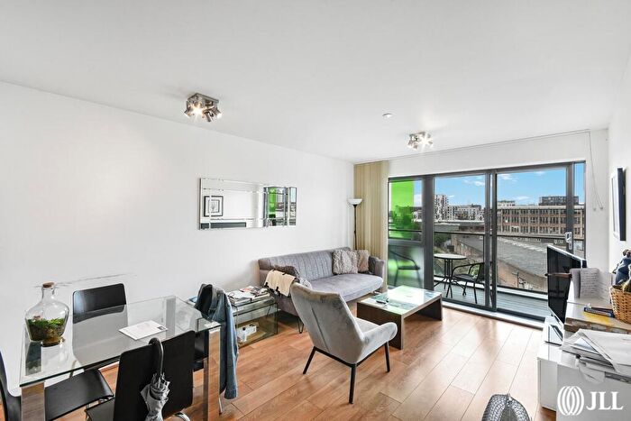 2 Bedroom Flat To Rent In Yeoman Court, Tweed Walk, E14