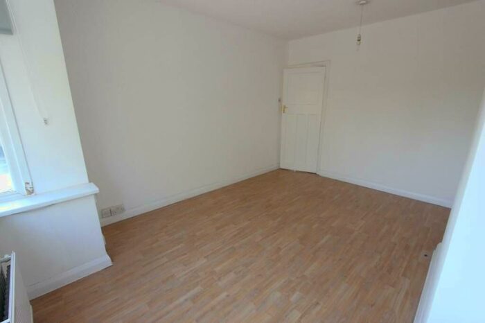 2 Bedroom Apartment To Rent In High Road, London, N12