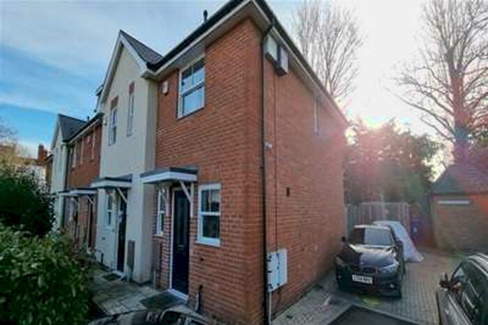 2 Bedroom House To Rent In Queens Road, GU14