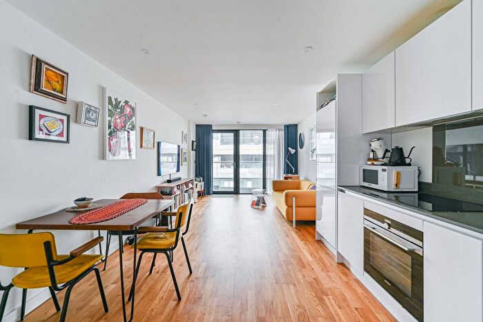 2 Bedroom Flat For Sale In Hawthorne Crescent, Greenwich, London, SE10