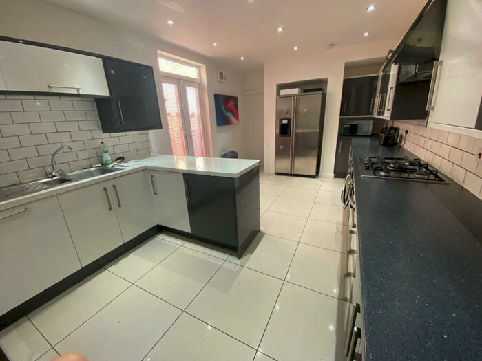 7 Bedroom Terraced House To Rent In Mackintosh Place, Cardiff, CF24