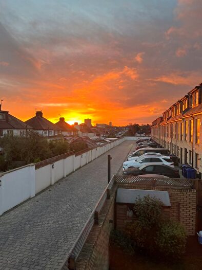 4 Bedroom Property To Rent In Bacon Lane, Edgware, HA8