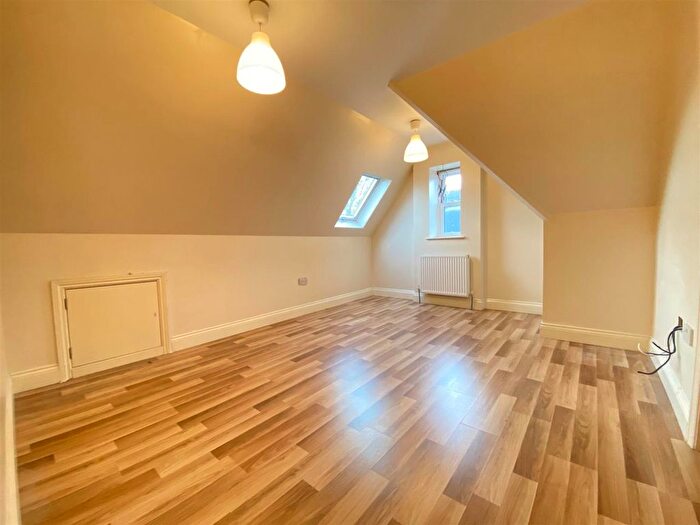 1 Bedroom Flat To Rent In Hamilton Road, Ealing, W5