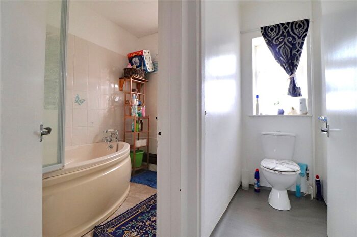 3 Bedroom Flat To Rent In Summerland Avenue, Minehead, Somerset, TA24