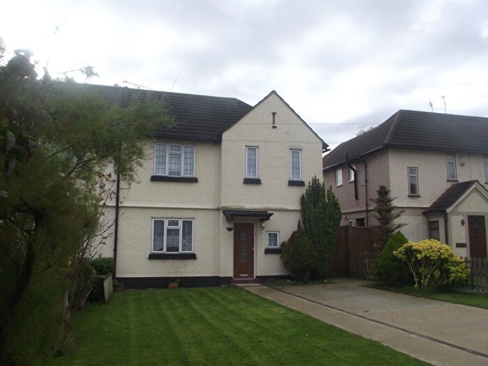 3 Bedroom Property To Rent In Squirrels Heath Road, Romford, RM3