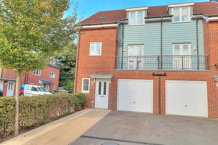 4 Bedroom End Of Terrace House To Rent In Hut Farm Place, Chandler's Ford, Eastleigh, SO53