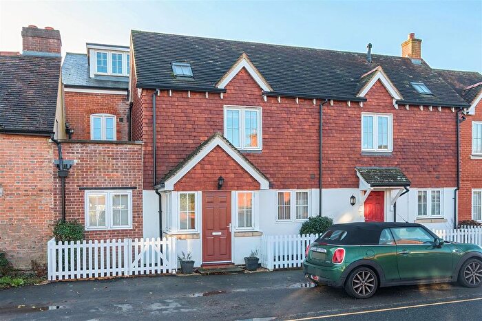 1 Bedroom Flat For Sale In Newark Lane, Ripley, GU23
