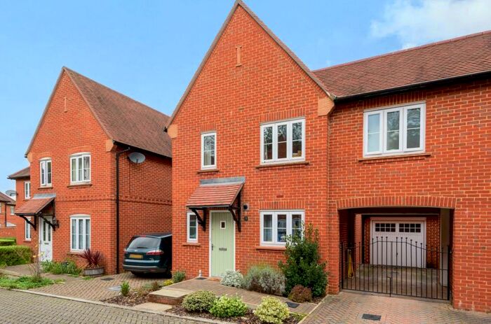 2 Bedroom House To Rent In Bakeland Gardens, Alresford, Hampshire, SO24