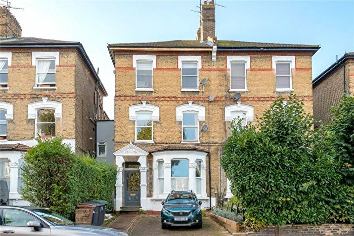 2 Bedroom Flat To Rent In Middle Lane, Crouch End, London, N8