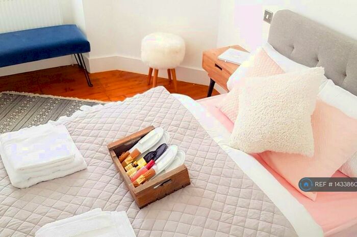 1 Bedroom Flat To Rent In Lochrin Terrace, Edinburgh, EH3