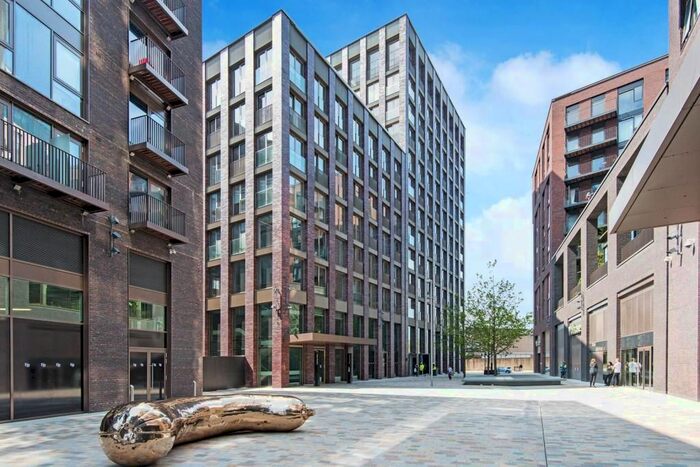 3 Bedroom Flat To Rent In Viaduct Gardens, Nine Elms, London, SW11