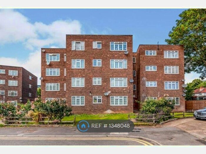 2 Bedroom Flat To Rent In Arborfield Close, Slough, SL1