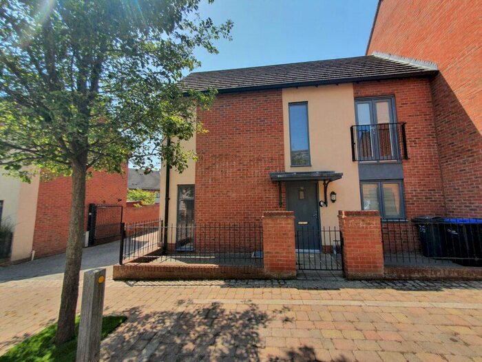 3 Bedroom Semi-Detached House To Rent In Samwell Lane, Northampton, NN5