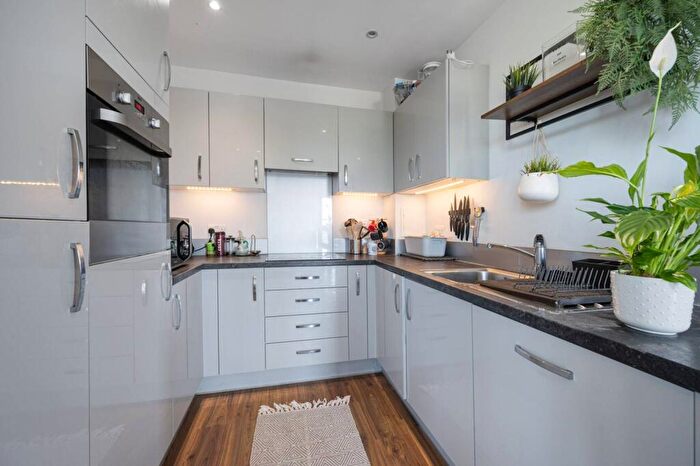 2 Bedroom Flat For Sale In Dunedin Road, Leyton, London, E10